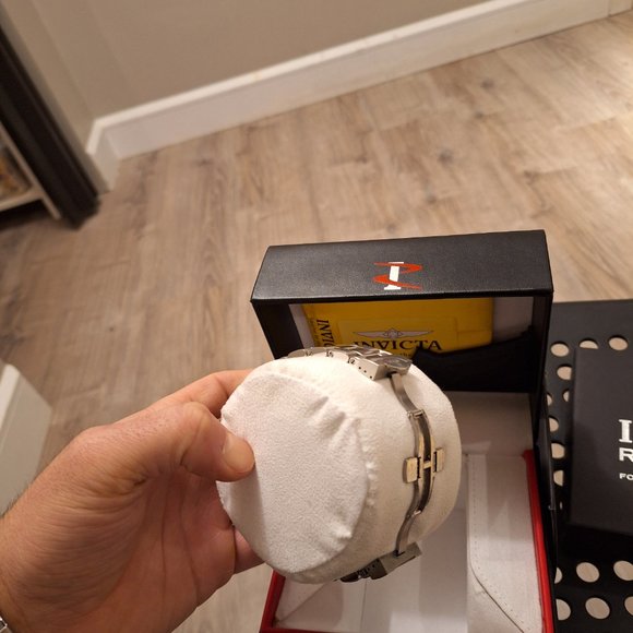 Invicta reserve quartz chronograph watch - Picture 5 of 11